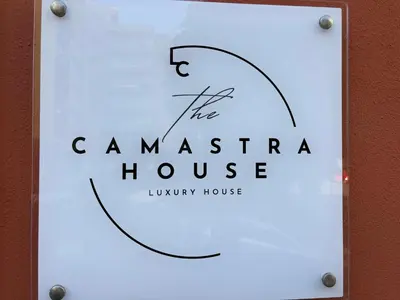 Certificato, attestato, insegna o altro documento esposto da Camastra house