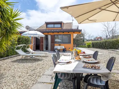 Giardino di Apartment Castagno by Interhome