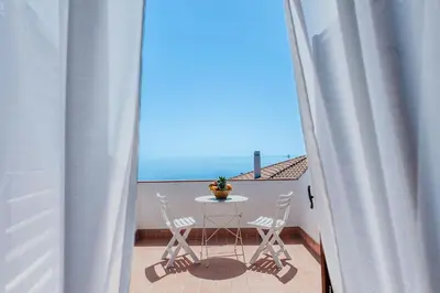 Vista generica sul mare o vista sul mare dall'interno dell'appartamento