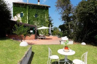 Giardino di VILLA VISCALORI A garden with pool and see view near Etna