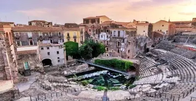 Vista generica su Catania o vista sulla città dall'interno dell'appartamento