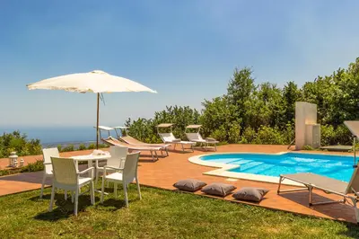 Piscina di Le Vignoble Charming Maison o nelle vicinanze