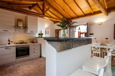 Cucina o angolo cottura di VIGNE DELL'ETNA 6, Emma Villas