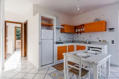Cucina o angolo cottura di Margiù Capomulini Home by Wonderful Italy