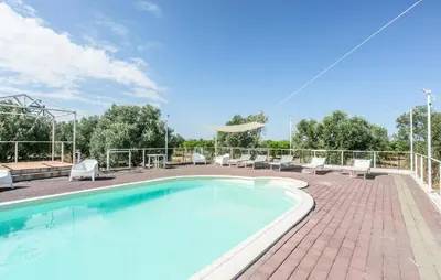 Piscina di Nice Home In Belpasso o nelle vicinanze