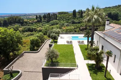 Piscina di Villa Orchidea o nelle vicinanze