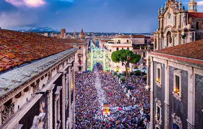 Vista generica su Catania o vista sulla città dall'interno dell'appartamento