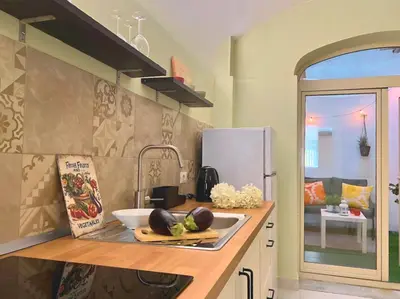 Cucina o angolo cottura di Giatì Studio - Cortile Privato & Metro