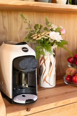 Set per la preparazione di tè e caffè presso Etna Glamping