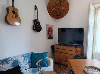 TV o dispositivi per l'intrattenimento presso Eleganti Camere in Centro a due passi dalla Stazione