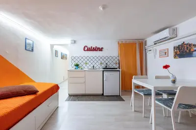 Cucina o angolo cottura di GuestHost - Central apartment Caronda Mezzanine