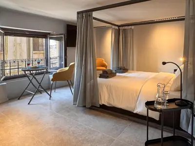 Letto o letti in una camera di Juliet Suites II