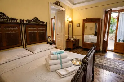 Letto o letti in una camera di Villa Storica Etna & Mare Sicily Home - Aci Bonaccorsi