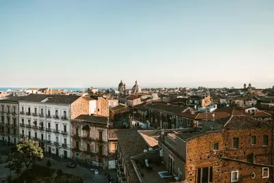 Vista generica su Catania o vista sulla città dall'interno dell'appartamento