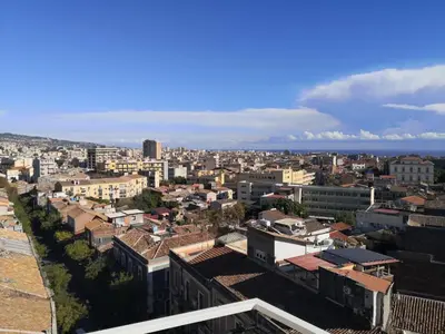 Vista generica su Catania o vista sulla città dall'interno dell'appartamento
