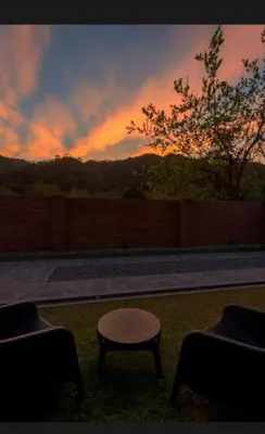 Alba o tramonto visti dall'interno di questo campeggio di lusso o dai dintorni