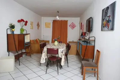 TV o dispositivi per l'intrattenimento presso Cozy Apartment in Lavinaio, 100 m², Garden View