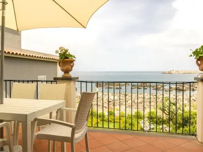 Vista generica sul mare o vista sul mare dall'interno dell'appartamento