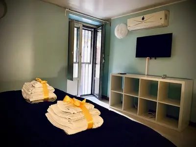 TV o dispositivi per l'intrattenimento presso Grazioso bilocale Catania centro vicino stazione