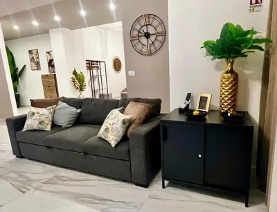 Area soggiorno di Exclusive and reserved suite, secure parking