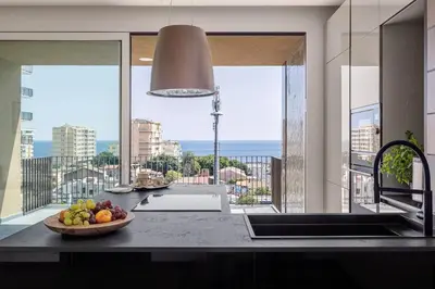 Vista generica sul mare o vista sul mare dall'interno dell'appartamento