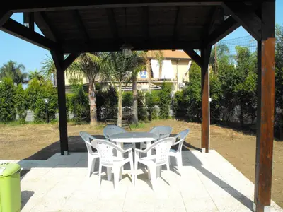 Giardino di Appartamento in residence elegante con piscina