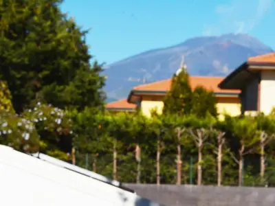 Vista generica sulle montagne o vista sulle montagne dall'interno del bed & breakfast