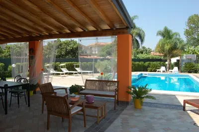 Piscina di OMBRA E CAFFE' o nelle vicinanze