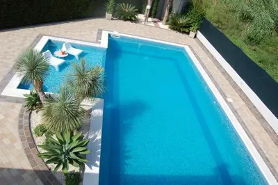 Piscina di OMBRA E CAFFE' o nelle vicinanze