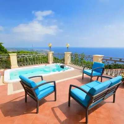 Villa La Timpa - antica e maestosa villa con jacuzzi privata con una meravigliosa vista sull'Etna e sul mare