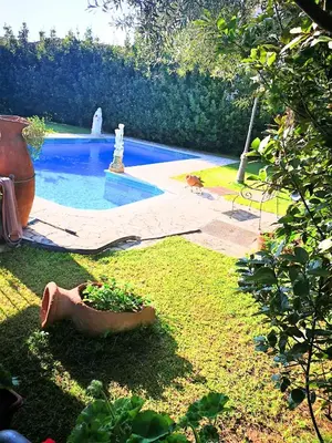 Piscina di Villa Rosyiano o nelle vicinanze