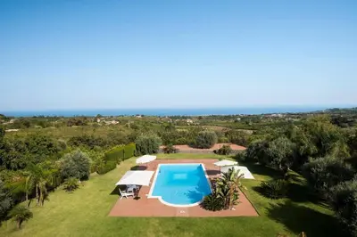 Piscina di Villa Ginevra o nelle vicinanze