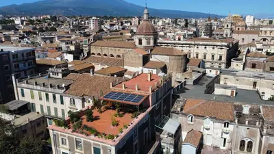 Vista generica su Acireale o vista sulla città dall'interno del bed & breakfast