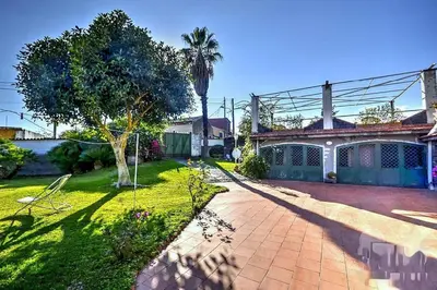 Planimetria di House with garden near the sea