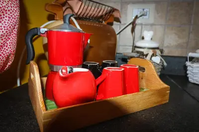 Set per la preparazione di tè e caffè presso ETNA Family