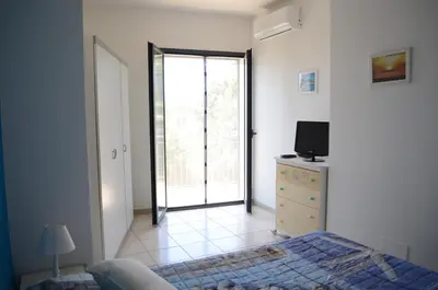 TV o dispositivi per l'intrattenimento presso Suite Riviera - comfort moderno vicino al mare