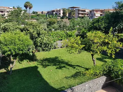 Giardino di Villa Muse Holiday oasi sul mare di CapoMulini, Acireale - Sicilia, Italy Locazione Turistica