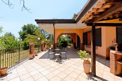 Balcone o terrazza di Villarosa, tra mare e montagna