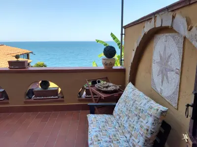 Vista generica sul mare o vista sul mare dall'interno della casa vacanze