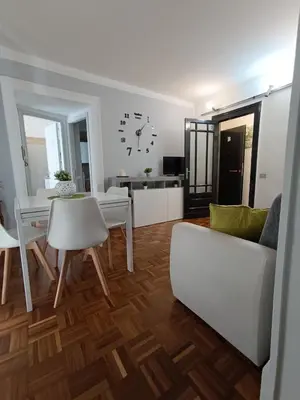 Area soggiorno di La casa di carta in piazza stesicoro
