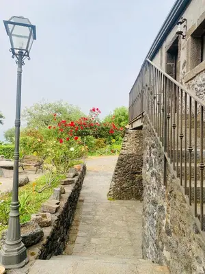 Giardino di Villa Alessio - Case Vacanza con Piscina sull'Etna