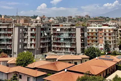 Vista generica su Catania o vista sulla città dall'interno dell'appartamento