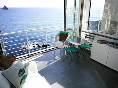 Vista generica sul mare o vista sul mare dall'interno della casa vacanze