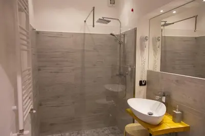 Bagno di UP&B Rooms Catania