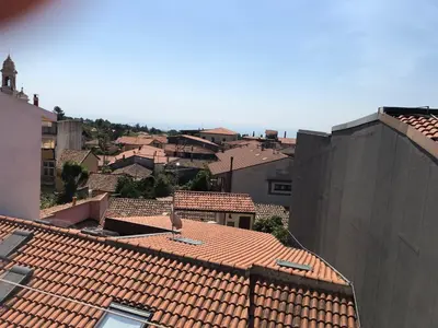 Vista generica su Nicolosi o vista sulla città dall'interno dell'affittacamere