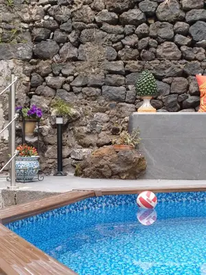 Piscina di La Rosa dell'Etna o nelle vicinanze