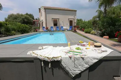 Piscina di Casa delle foglie o nelle vicinanze