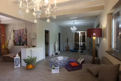 Area soggiorno di Casa delle foglie