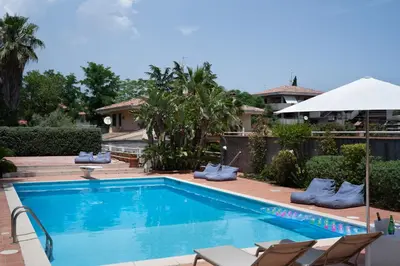Piscina di La casa di Masina - A surrounded garden Villa - o nelle vicinanze