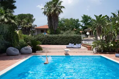 Piscina di La casa di Masina - A surrounded garden Villa - o nelle vicinanze
